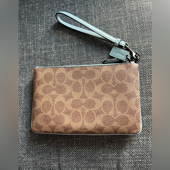 Coach womens wristlet - Picture 2 of 4